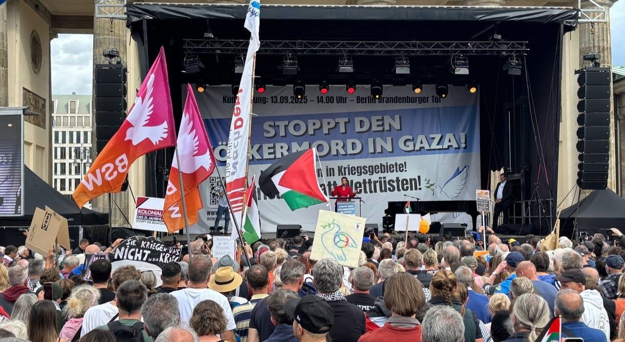 Berlinde binlerce kişiden Gazzede Soykırımı Durdurun çağrısı