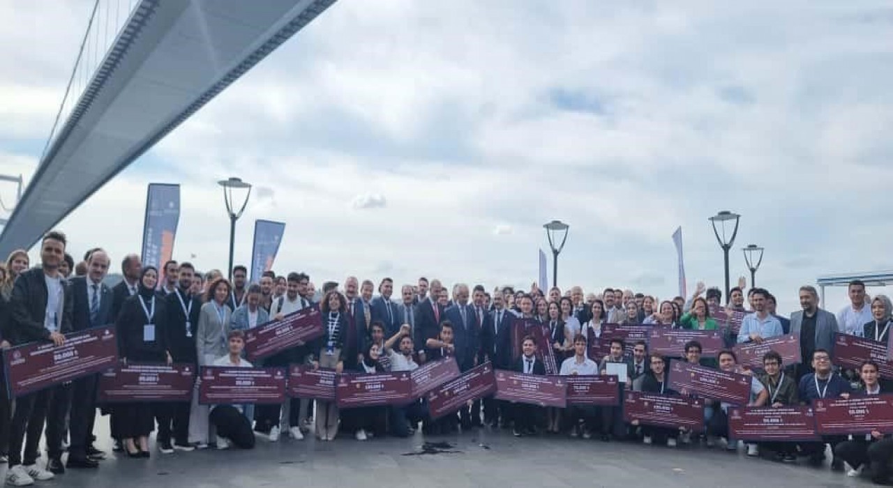 BEUN Psikoloji Bölümü Öğrencisi Akpolat, Türkiyenin geleceğini şekillendiren projesiyle ödül aldı