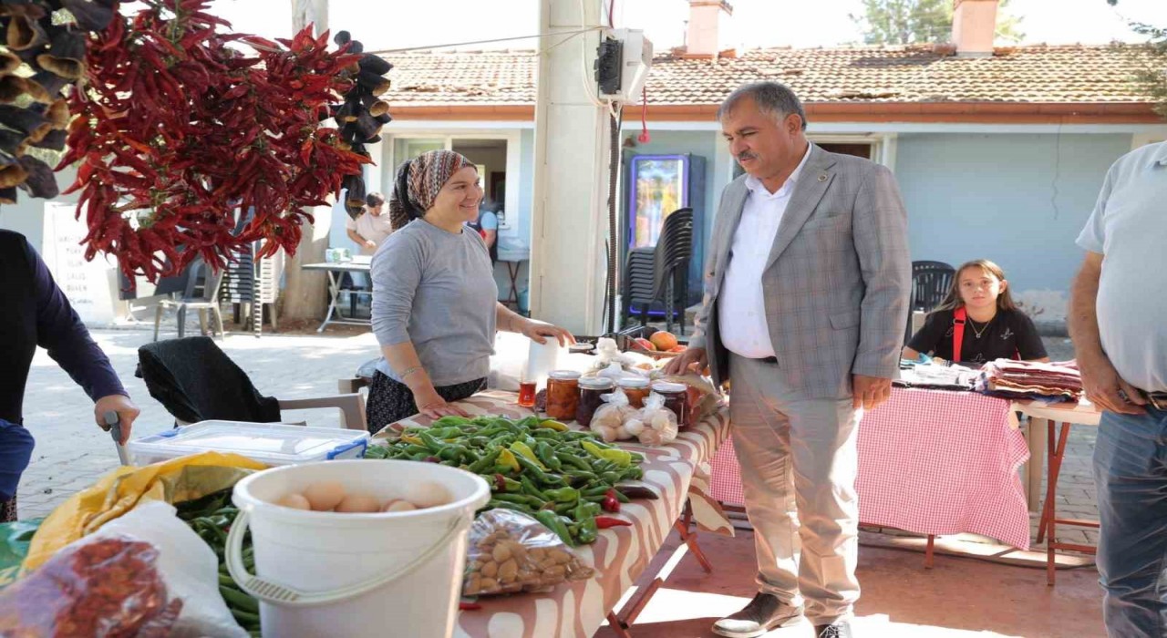 Beyağaçın yöresel ürünleri bağbozumu şenliğinde tanıtıldı
