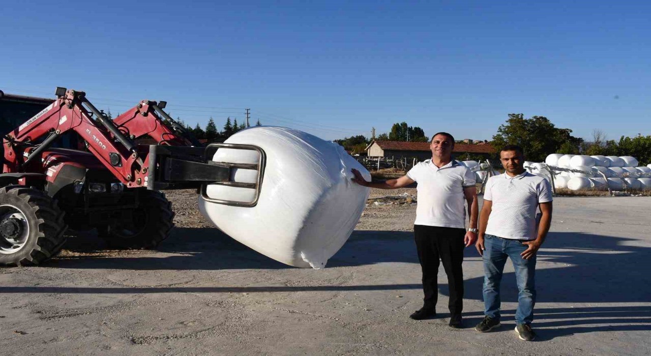 Beylikovada mısır silajı ve pancar küspesi paketleme sezonu başladı