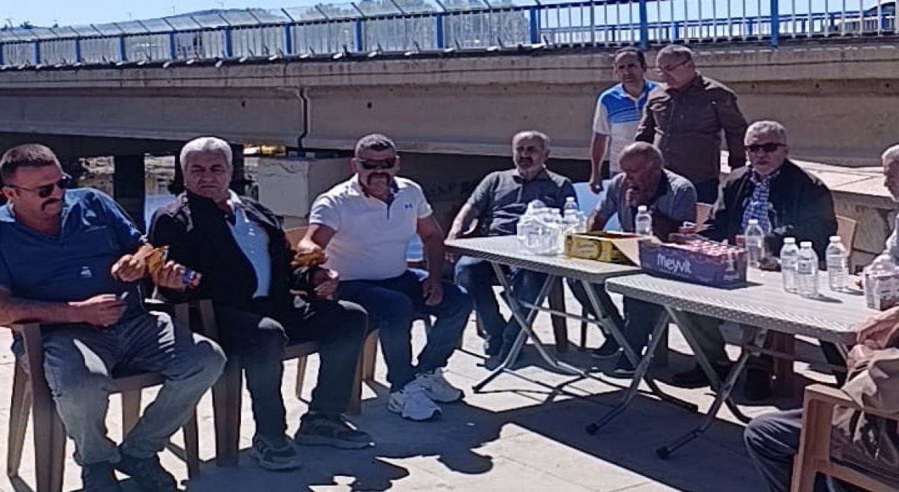 Beyşehirli balıkçılar göl için endişeli, göl kenarında toplanıp kurban kestiler