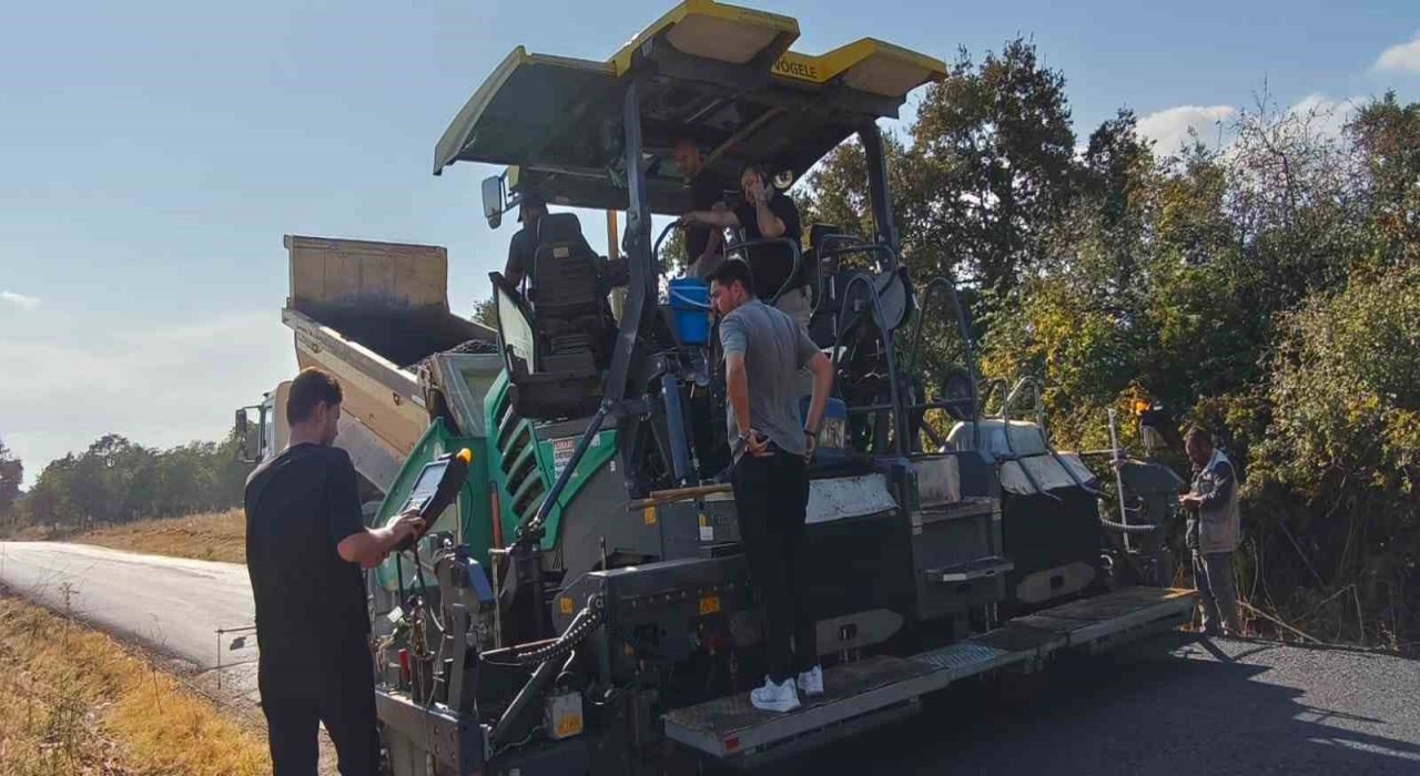 Bigada sıcak asfalt dökme çalışmaları başladı