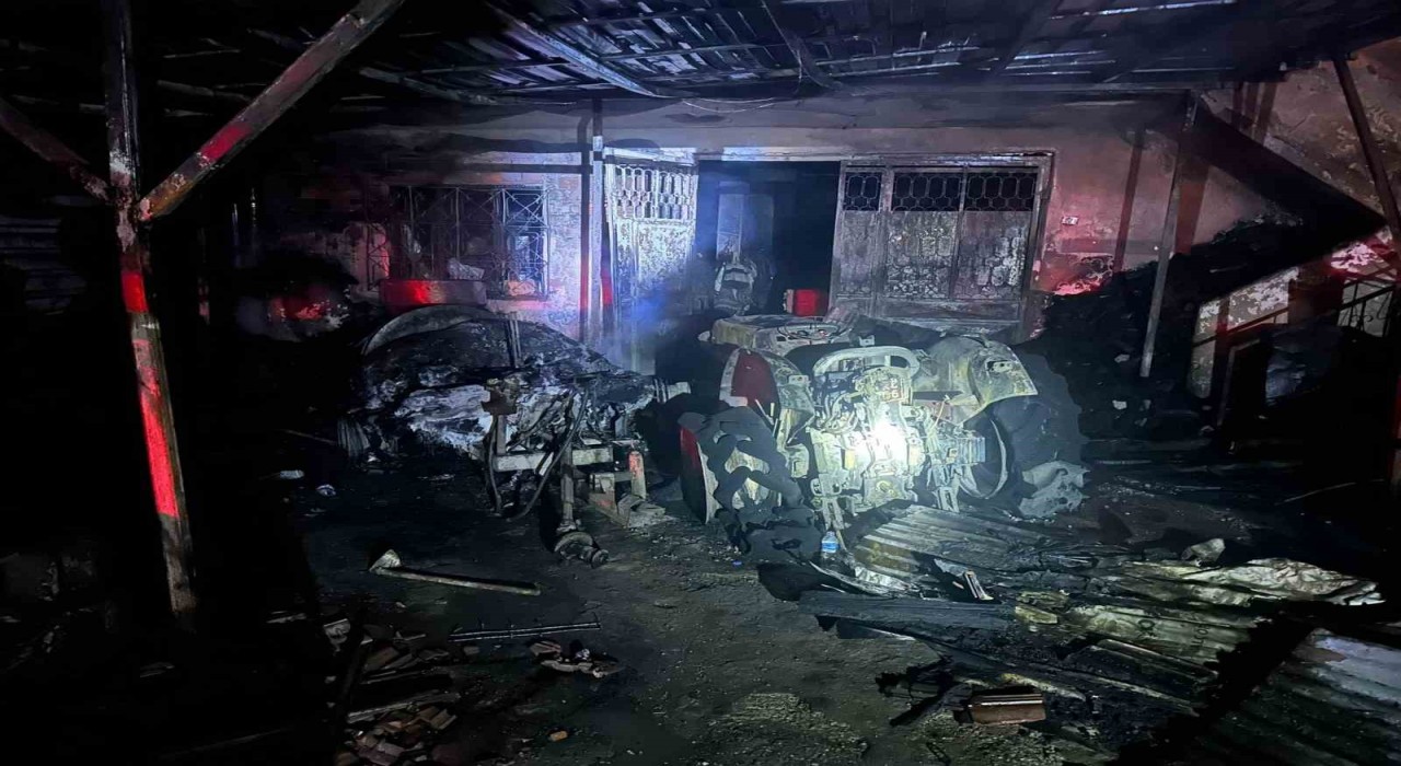 Bilecikte çıkan yangında 1 traktör, 1 ilaçlama tankeri, 1 sulama motoru yandı