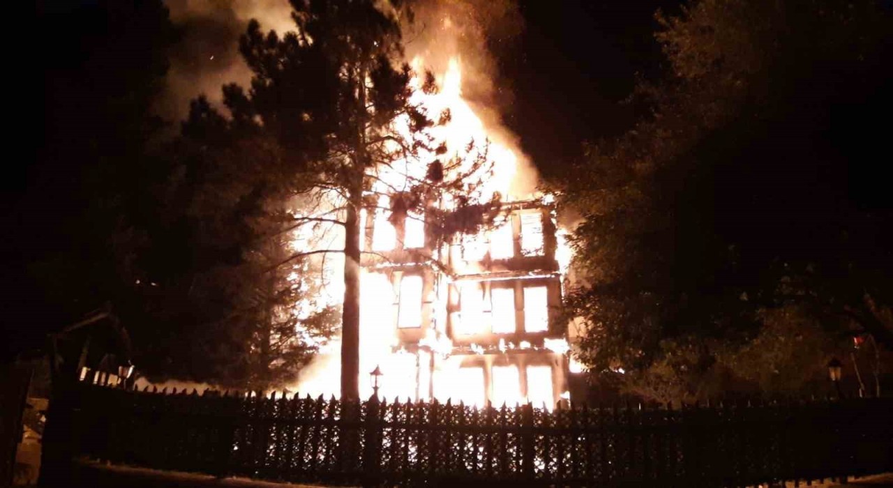 Bir tarih yok oldu, geriye külleri kaldı