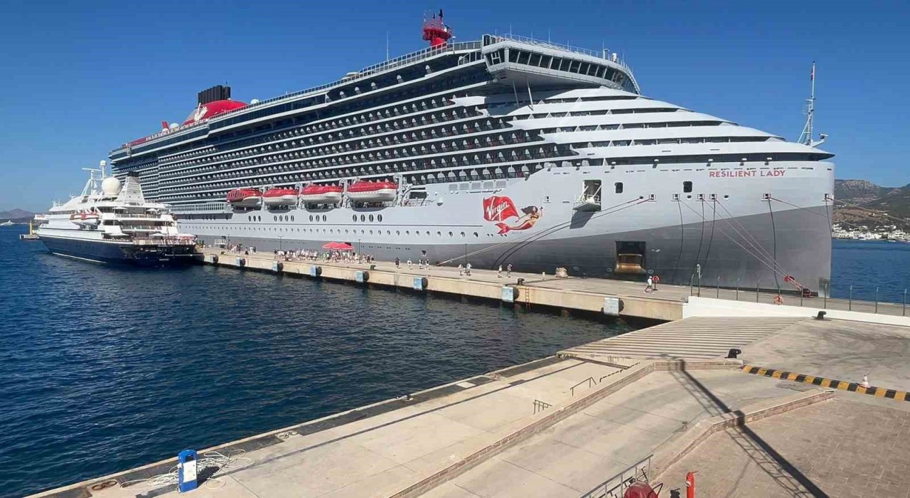 Bodruma 2 gemi birden geldi