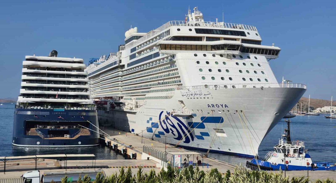 Bodruma 2 gemi birden geldi