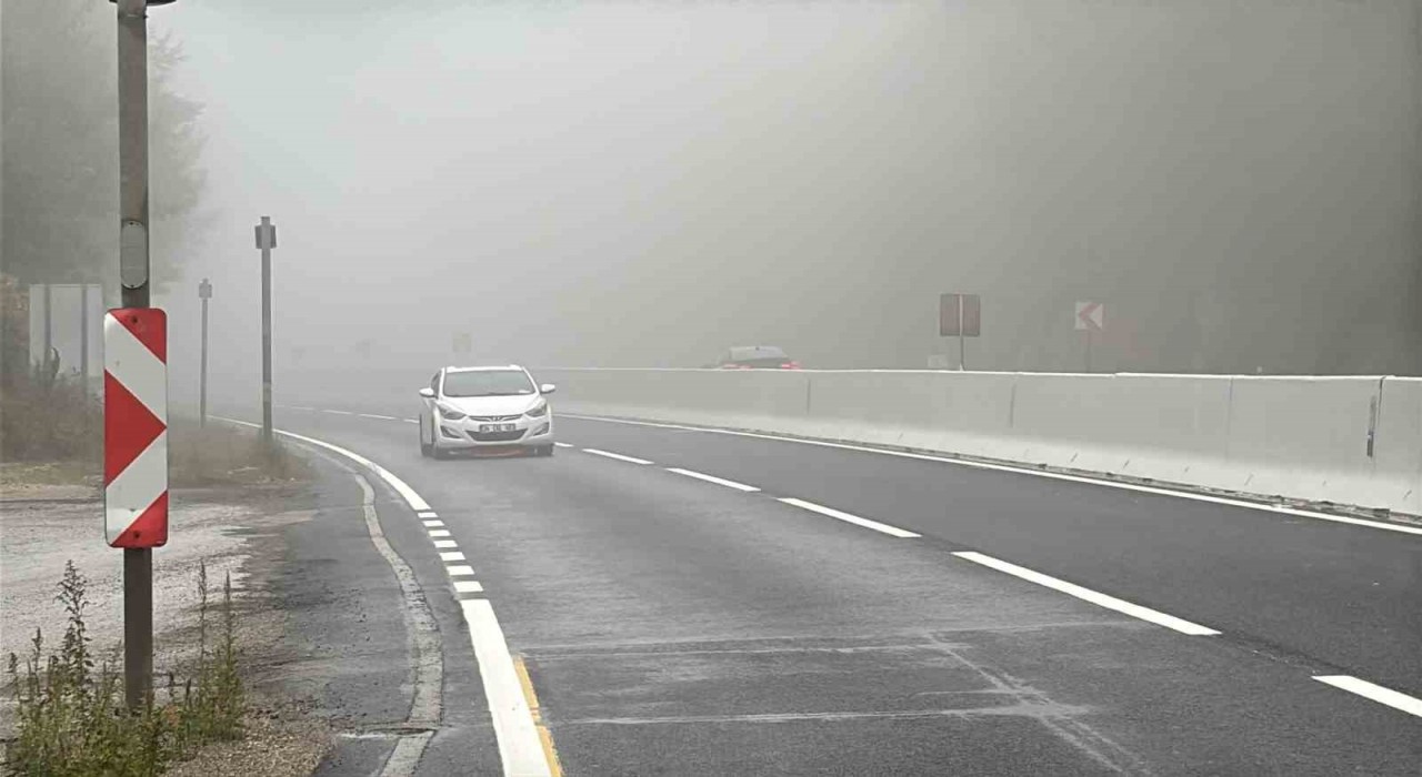 Bolu Dağında sis etkili oluyor: Görüş mesafesi 30 metre