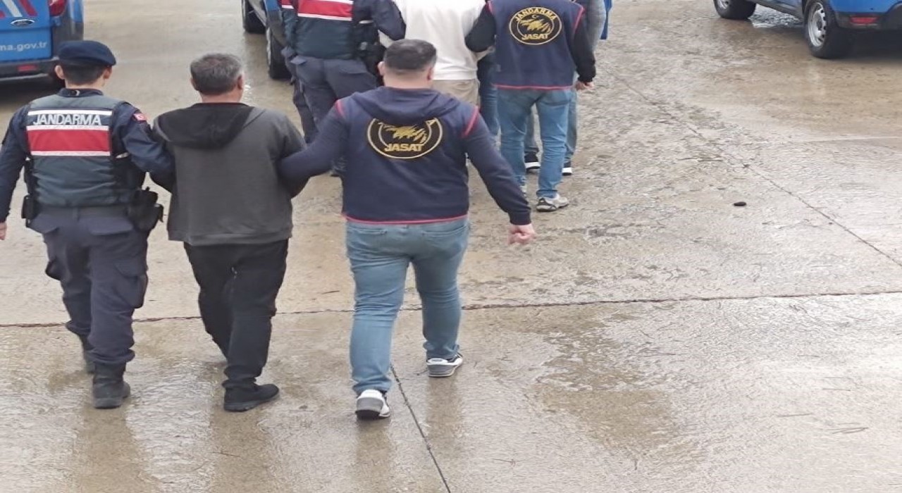 Boluda çocuğa cinsel istismar ve dolandırıcılıktan aranan 2 kişi yakalandı