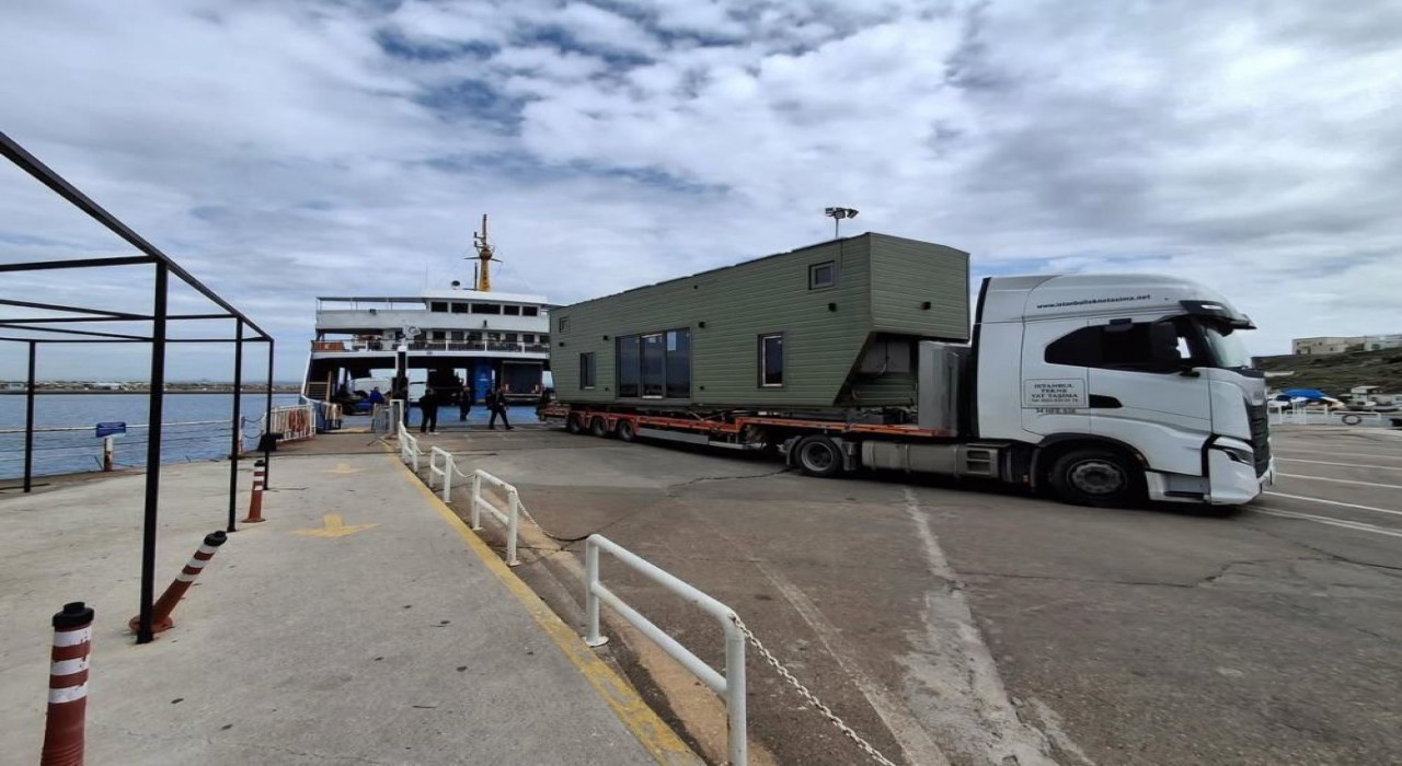 Bozcaadada kaçak yapılan tiny houselar yıkılıyor