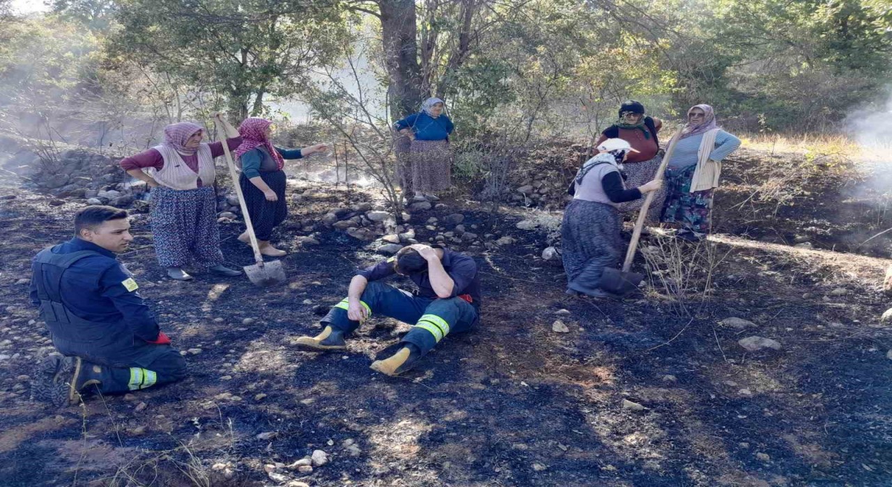 Bozkırda kuru otlarla kaplı arazideki yangın büyümeden söndürüldü