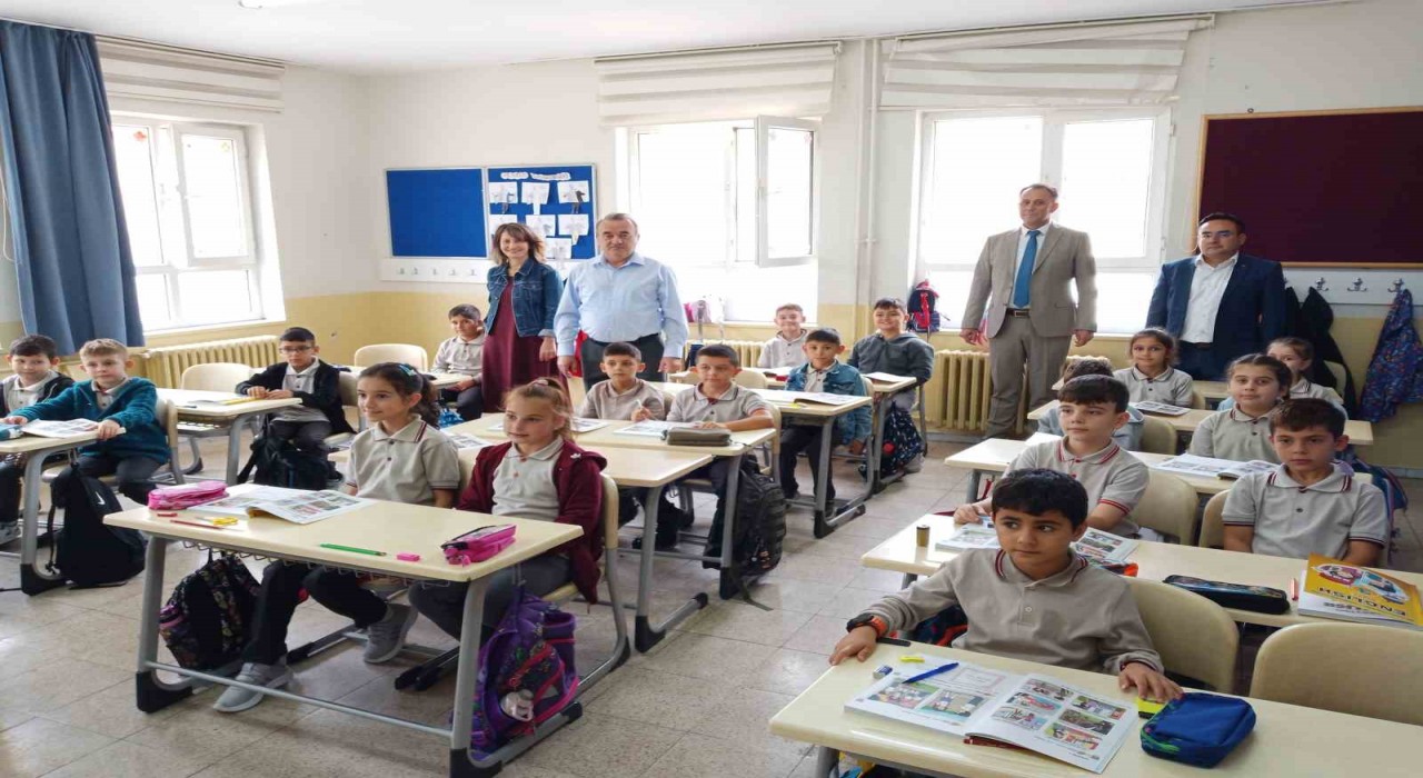 Bozüyük Kaymakamı Adem Öztürk Saffet Şeker İlkokuluna ziyaret etti