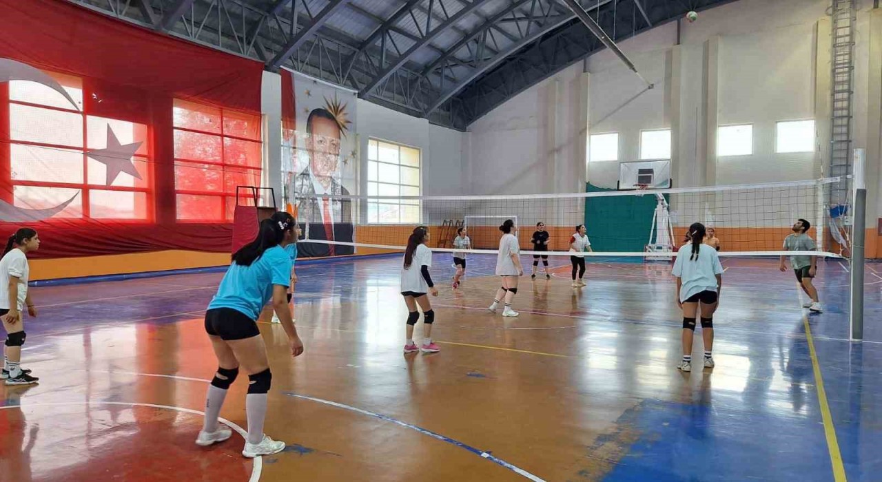 Bulanıkta voleybol antrenmanlarına yoğun ilgi