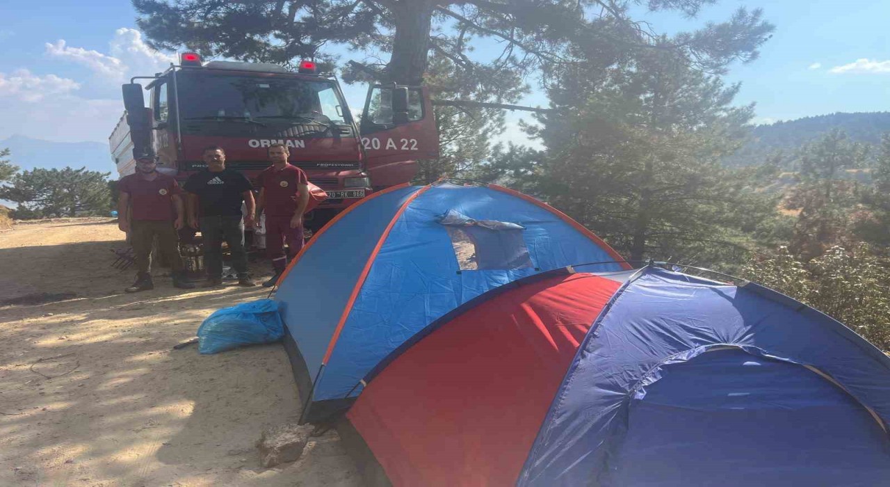 Buldanda kontrol altına yangın bölgesinde ateş savaşçıları teyakkuzda