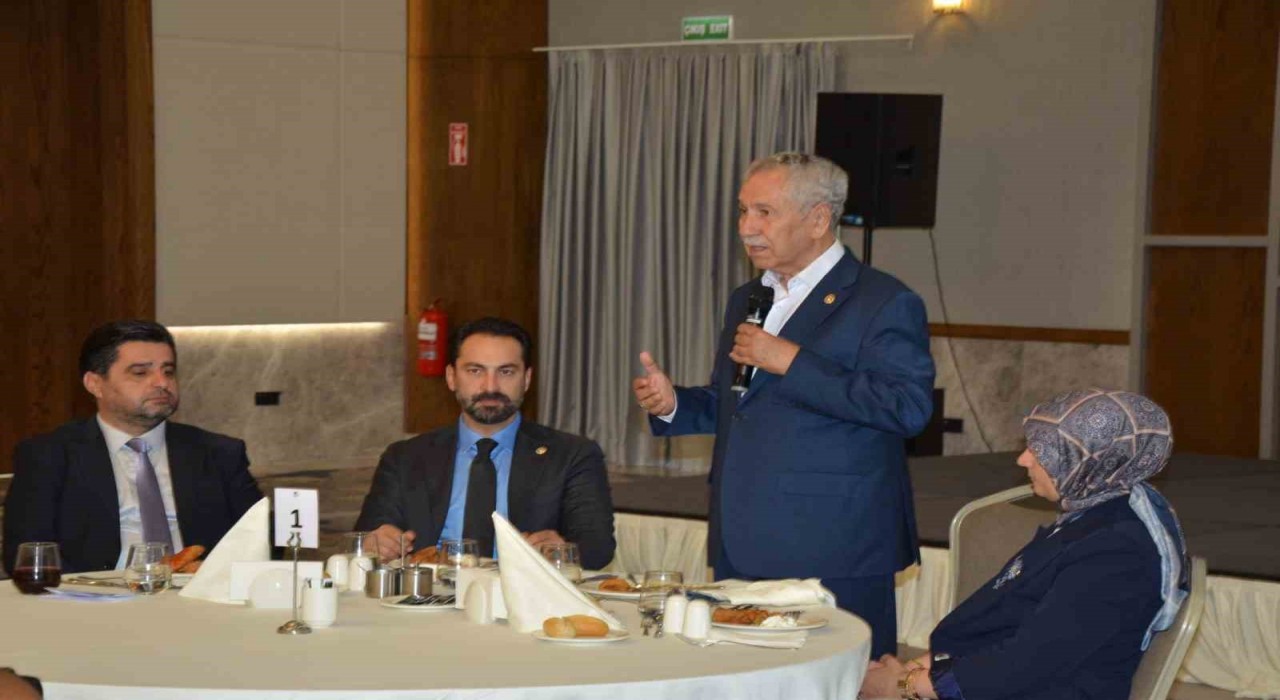 Bülent Arınç: Türkiye ne gördüyse AK Parti sayesinde gördü