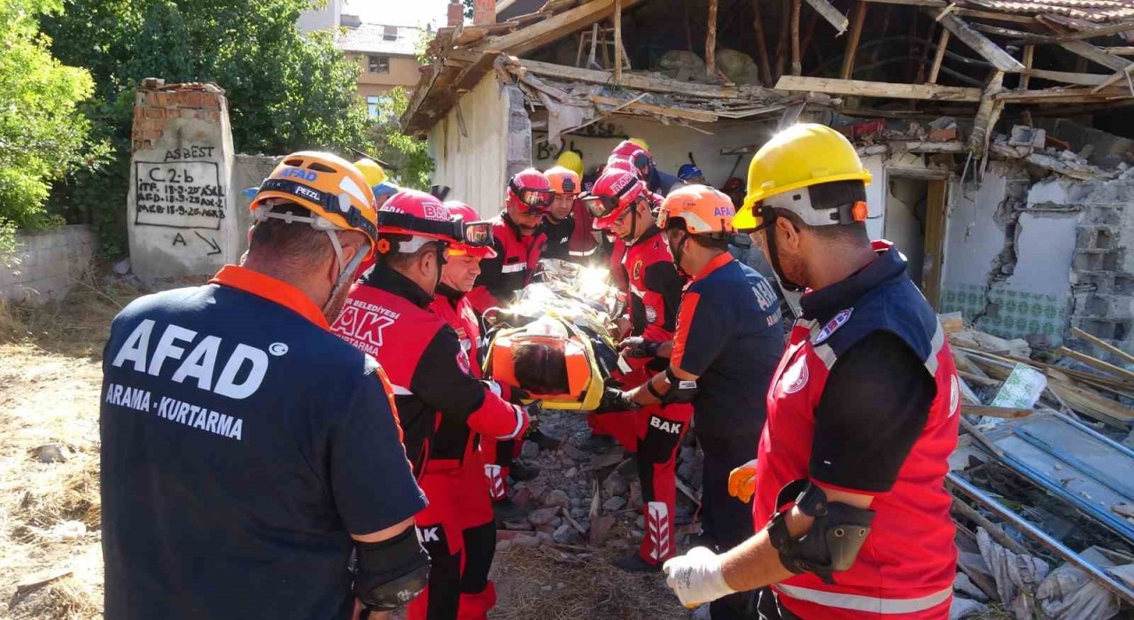 Burdurda deprem tatbikatında gerçeğini aratmayan görüntüler yaşandı