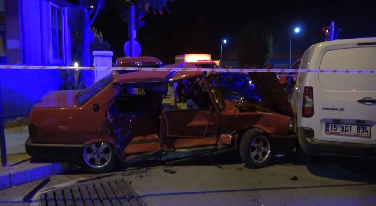 Burdurda feci kaza: 1 ölü 4 yaralı