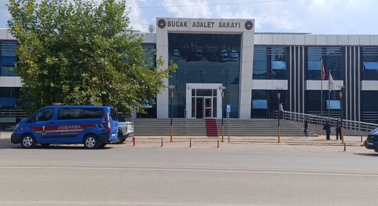 Burdurda polise saldıran koca tutuklandı, karısı adli kontrolle serbest