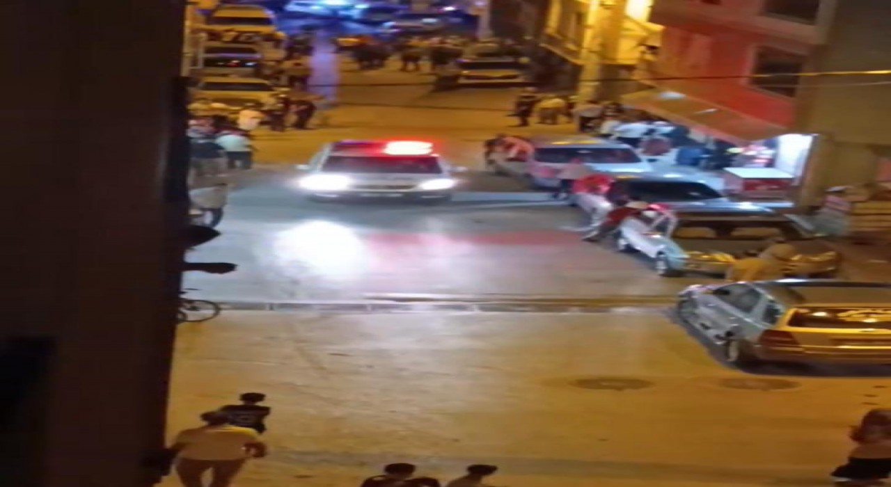 Bursada çocuk kavgasına aileler de karıştı: Sokak savaş alanına döndü