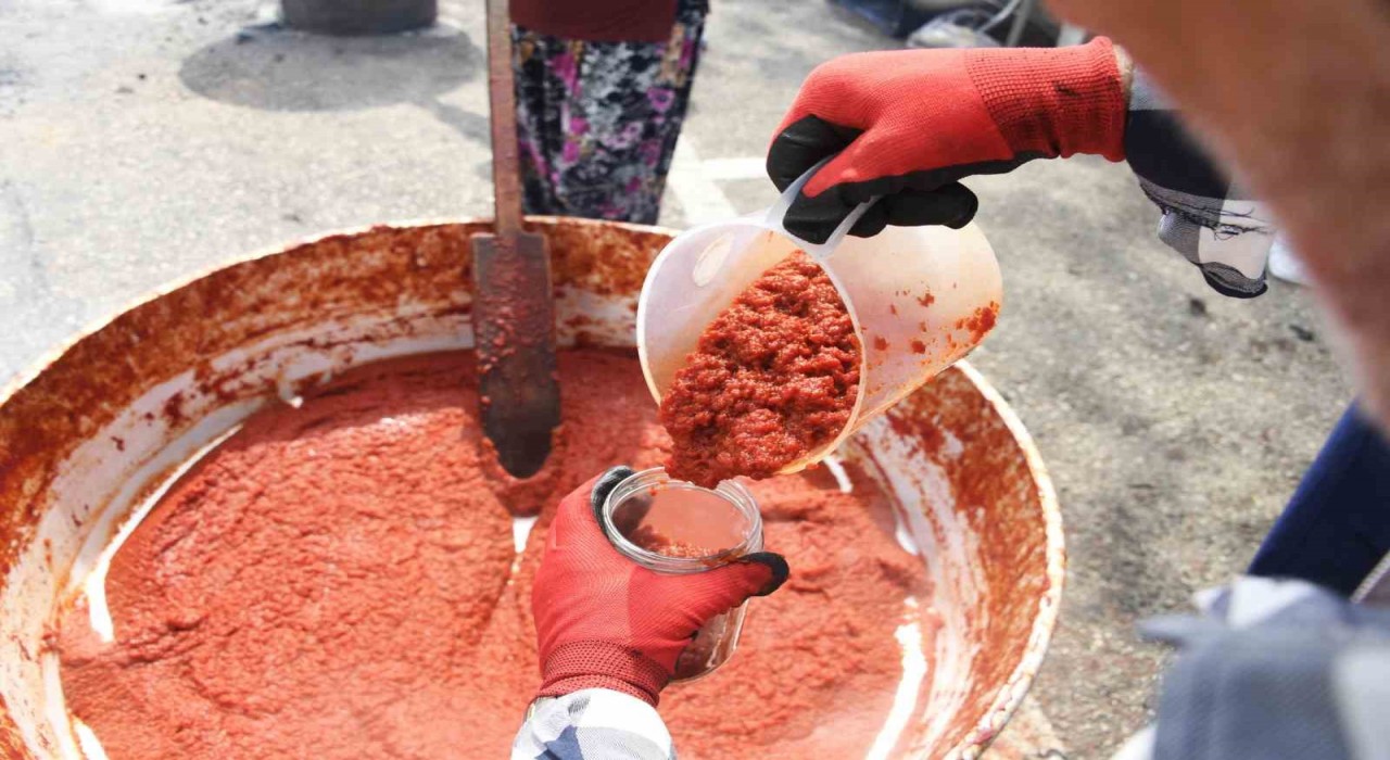 Bursada ev yapımı salça seferberliği