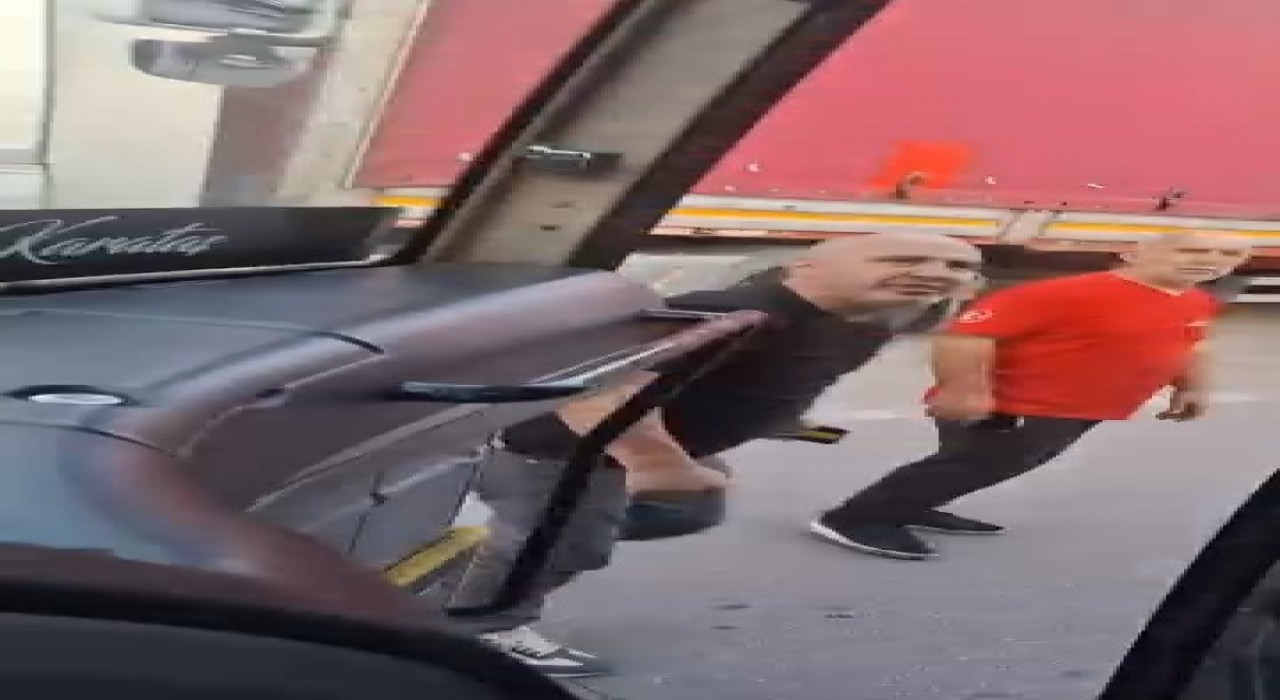 Bursada otobüs şoförü ile sürücü arasında ters yön tartışması