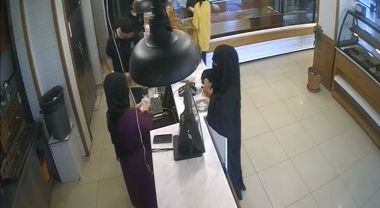 Bursada pastanede ‘yırtık para yöntemiyle tırnakçılık kamerada