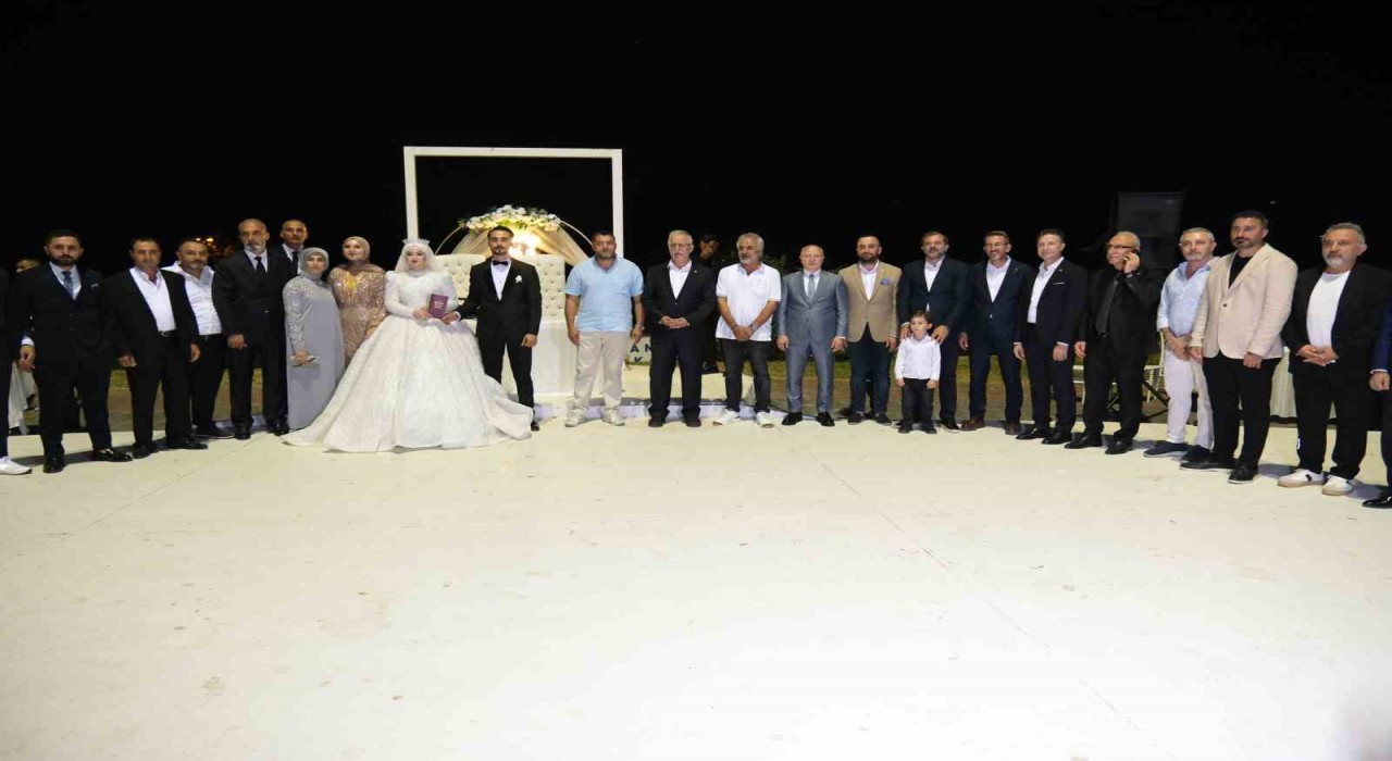 Bursada siyaset ve iş dünyasını buluşturan düğün