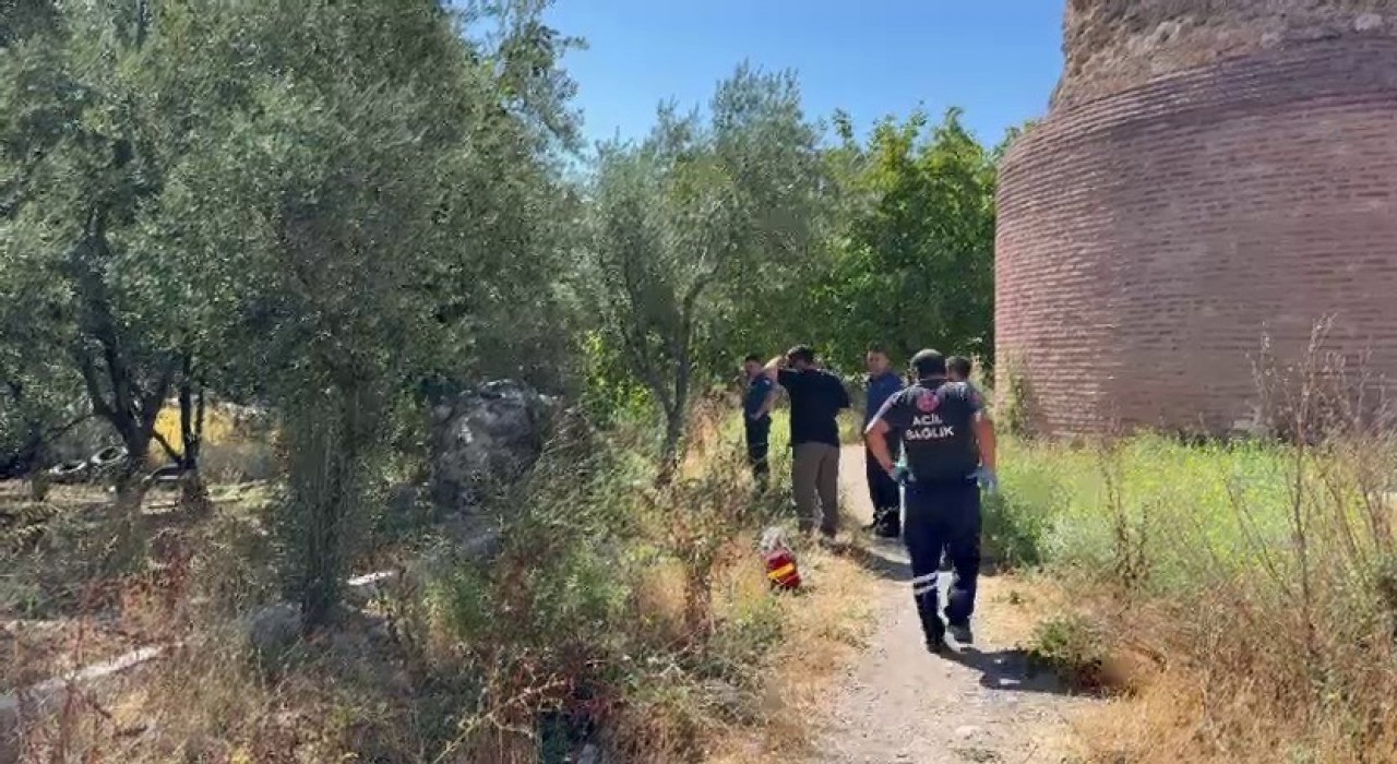 Bursada tarihi surların dibinde erkek cesedi bulundu
