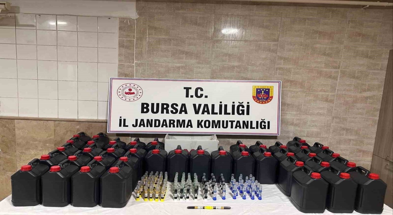 Bursada yol uygulamasında 200 litre etil alkol ve 99 adet alkol kiti ele geçirildi