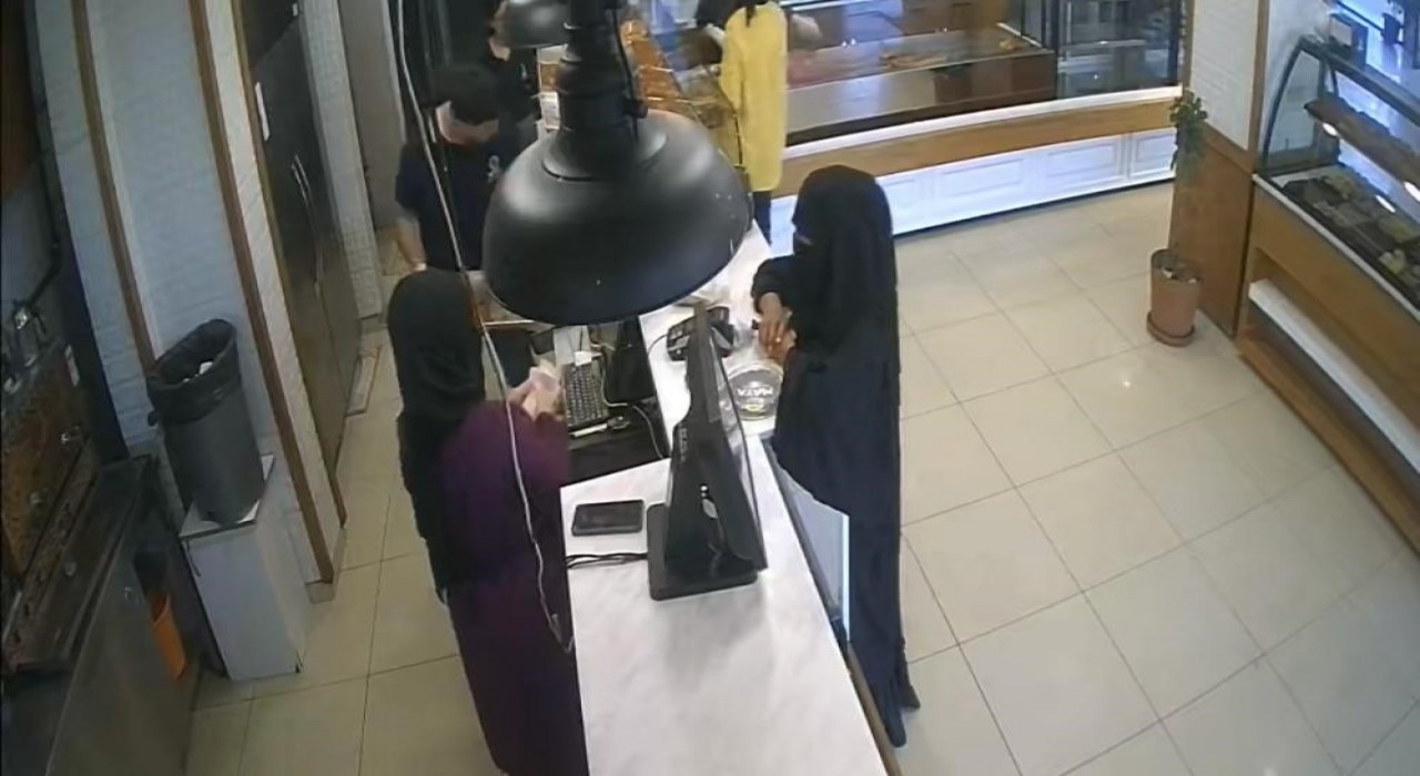 Bursadaki kadın tırnakçılar polisi aşamadı, 40 yıl hapis cezasıyla arandığı ortaya çıktı