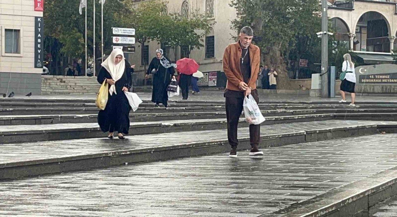 Bursalılar yağmura hazırlıksız yakalandı