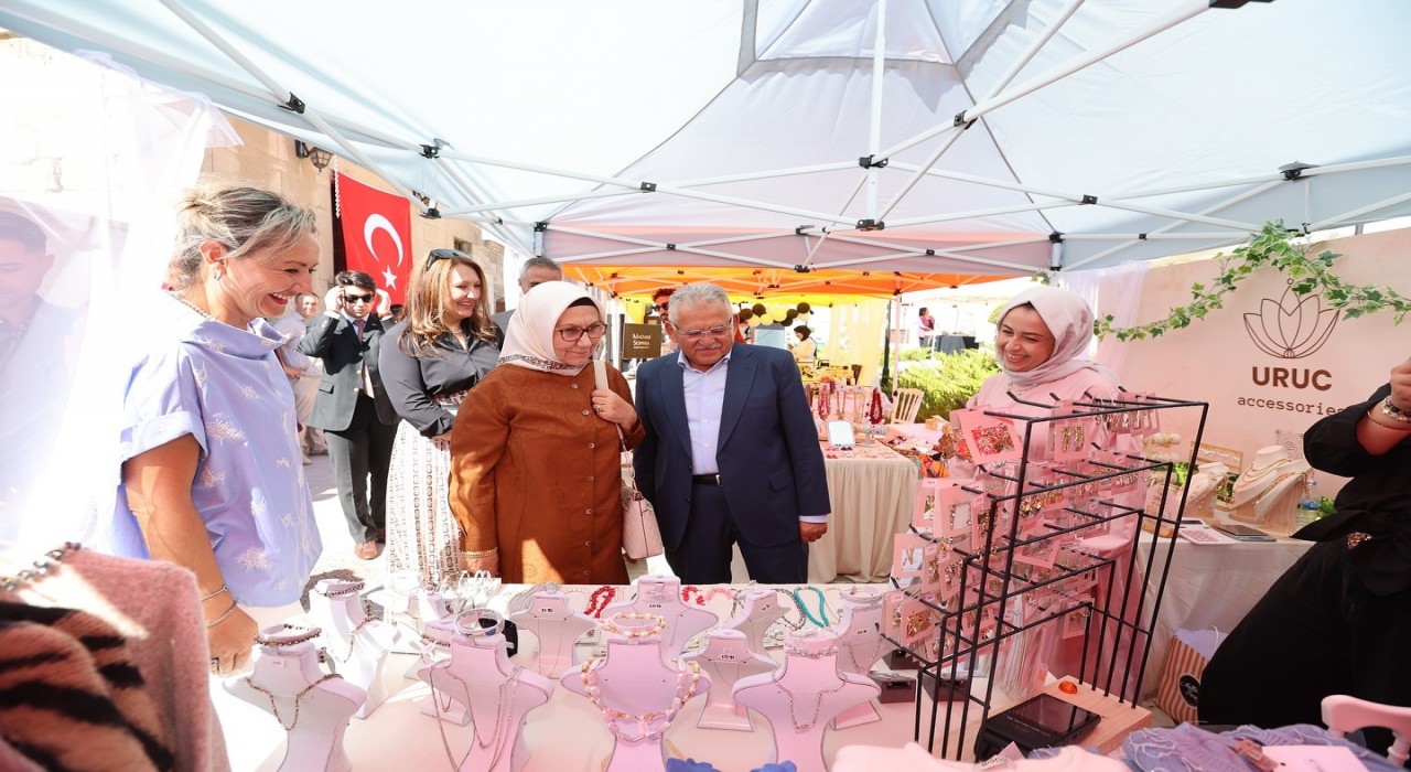 Büyükkılıç, Tasarımcı Kadınlar Etkinliğinde girişimci kadınlarla bir araya geldi