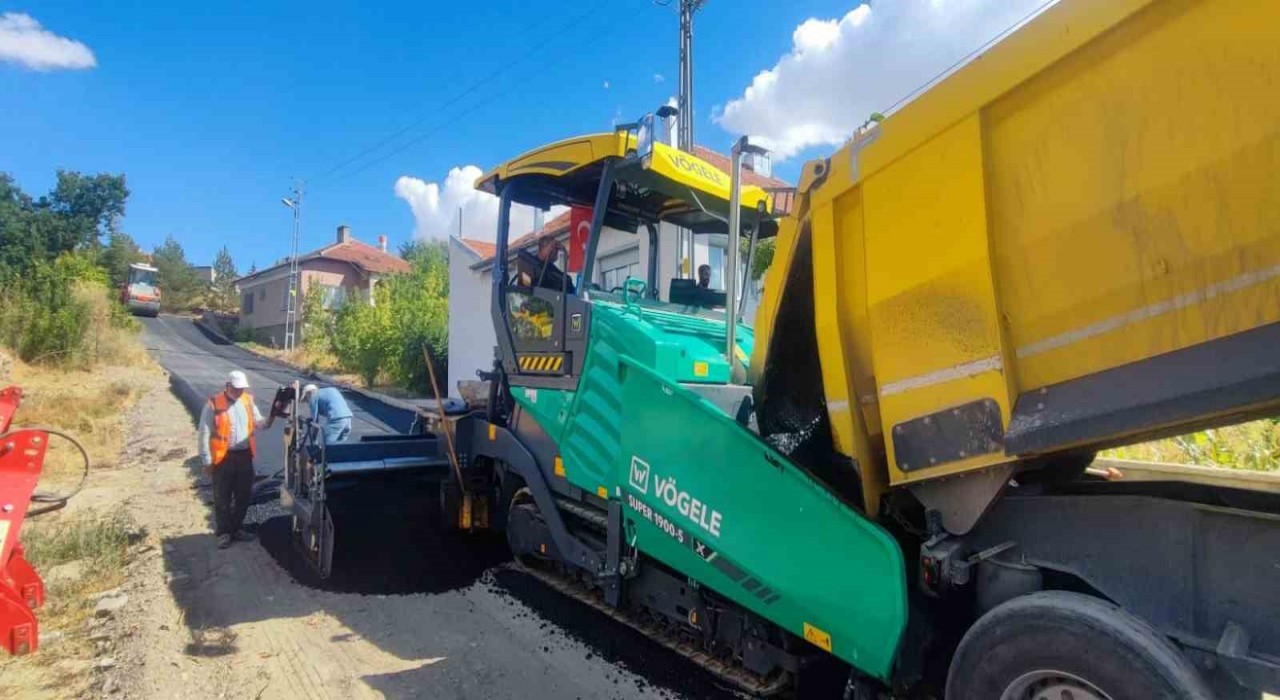 Büyükşehirden Özvatan ilçe merkezinde 19 milyon TLlik sıcak asfalt yatırımı
