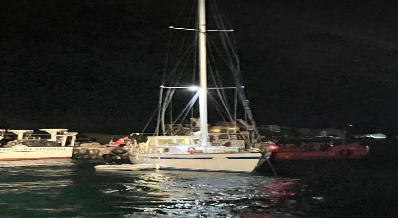 Çanakkale Boğazında makine arızası yaparak sürüklenen tekne kurtarıldı