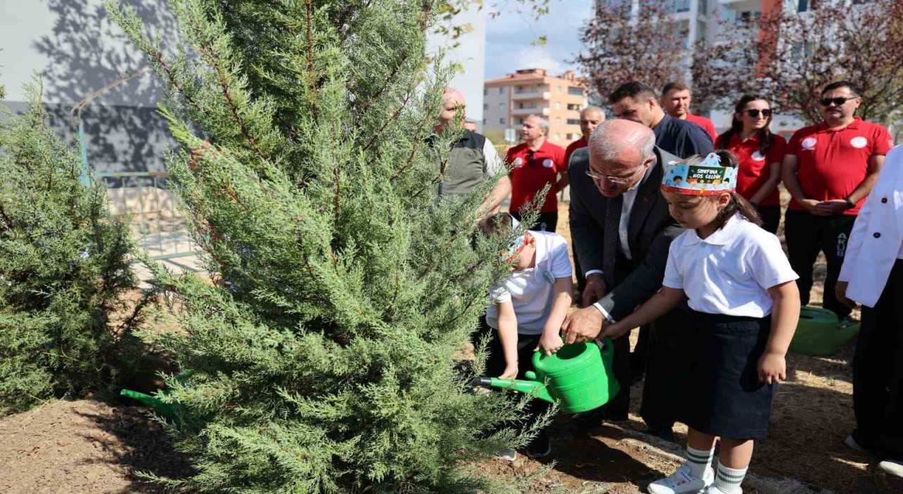 Çanakkalede 78 bin öğrenci okullarına Yeşil Vatan dersiyle başladı