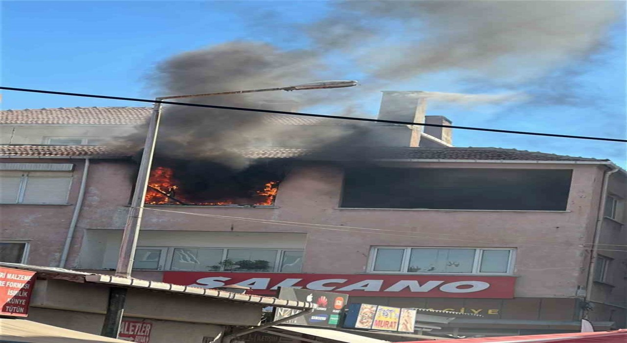 Çanakkalede yanan ev kullanılamaz hale geldi