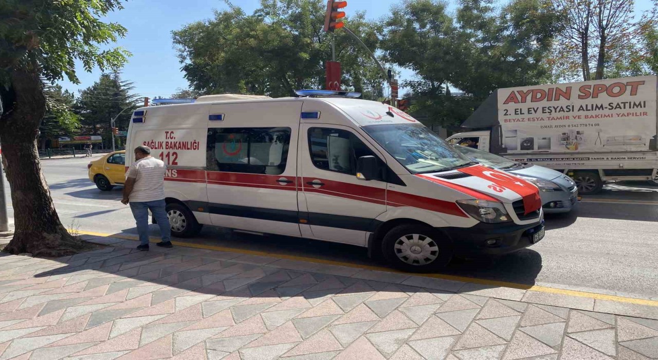 Çarptığı yayanın tedavi gördüğü ambulansın başından ayrılmadı
