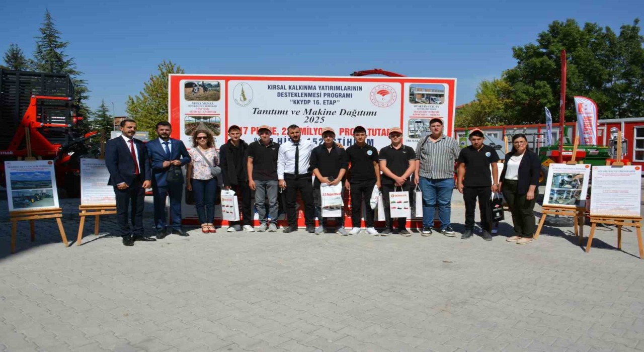 Çavdarhisarda lise öğrencilerine tarım makineleri tanıtıldı