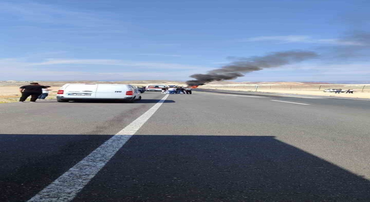 Çayırhan-Nallıhan yolu üzerinde kaza yapan araç yandı