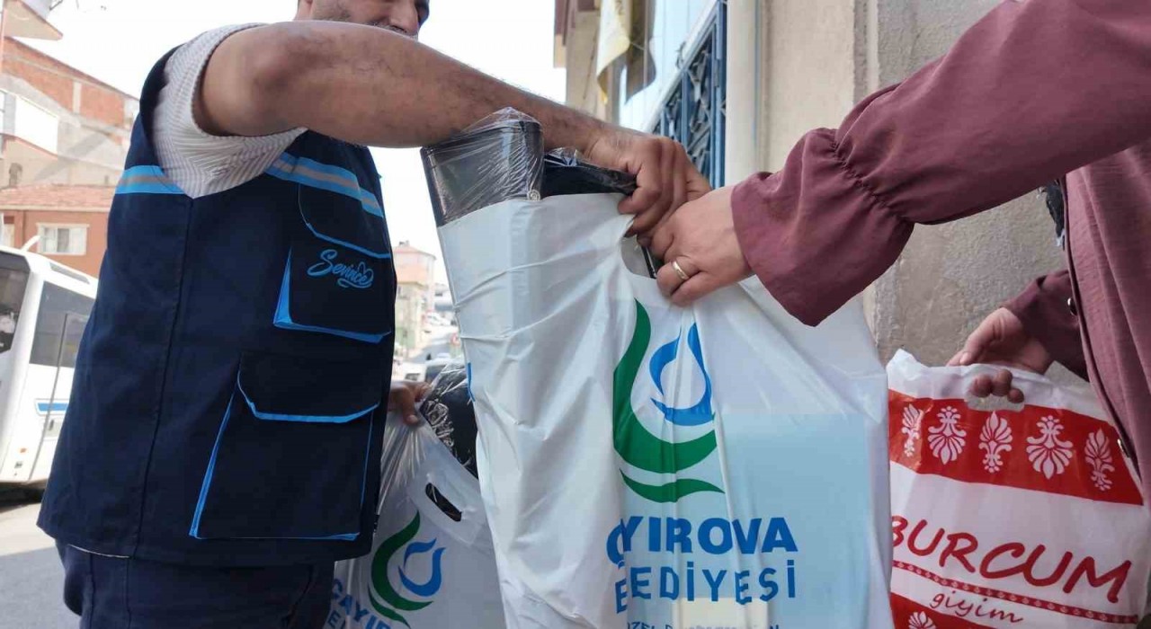 Çayırovada ihtiyaç sahibi öğrencilere kırtasiye desteği