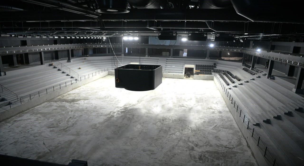 Çayırovadaki spor kompleksinde tribün koltuklarının montajına başlandı