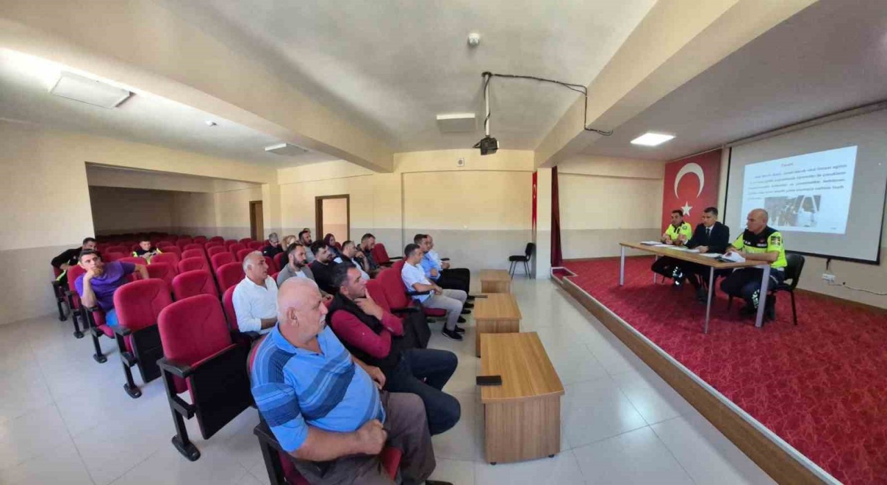 Çemişgezekte okul servis şoförleri bilgilendirildi