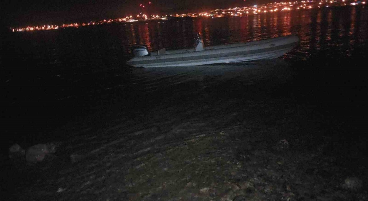 Çeşmede 32 kaçak göçmen sahilde yakalandı