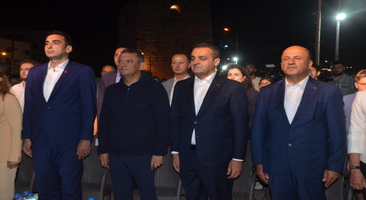 CHP Genel Başkanı Özel: Turistlerin başının üstünden roketler, füzeler geçiyor