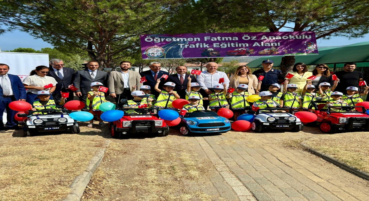 Çinede öğrenciler akülü araçla trafik kurallarını uygulamalı öğrenecek