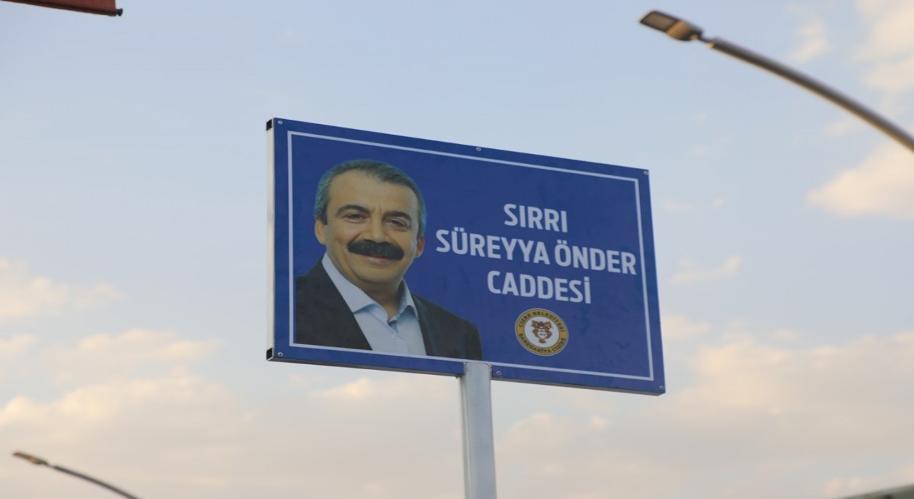 Cizrede bir caddeye Sırrı Süreyya Önderin ismi verildi