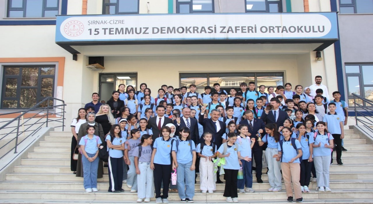 Cizrede ilk ders zili çaldı, 46 bin 349 öğrenci ders başı yaptı