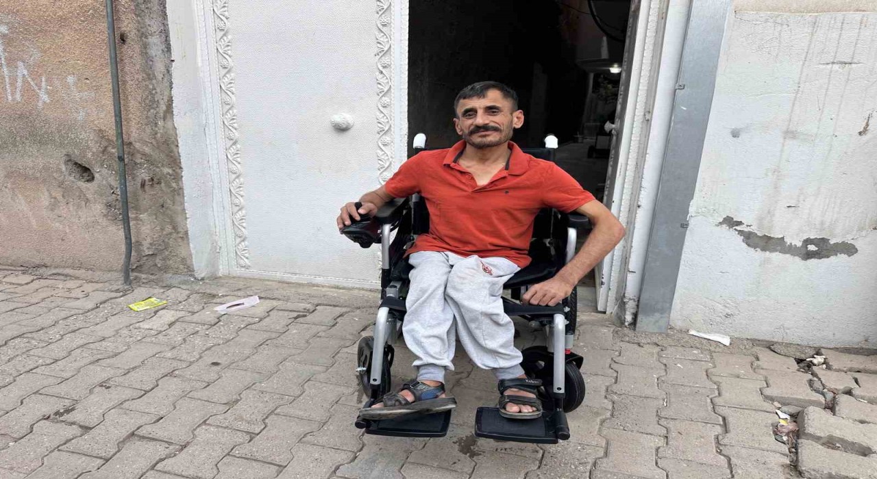 Cizrede Ramazanın tekerlekli sandalye ihtiyacını polis memuru karşıladı