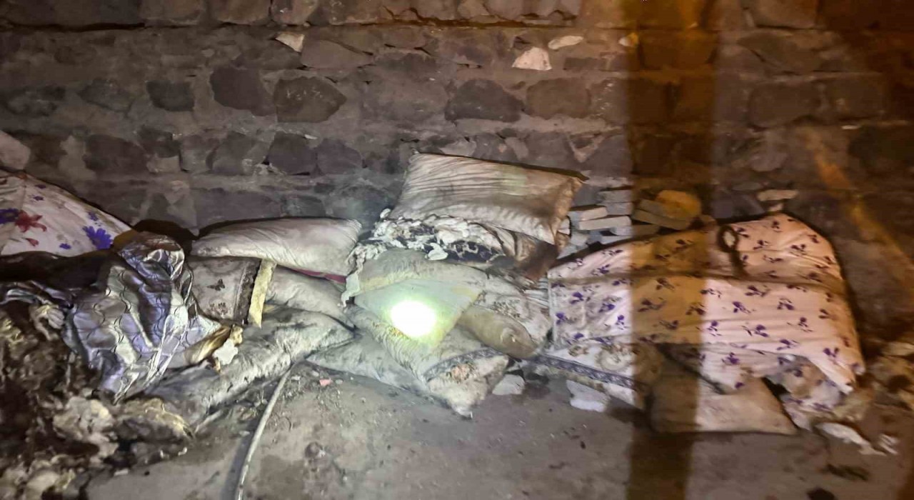 Cizredeki yangında ev kül oldu