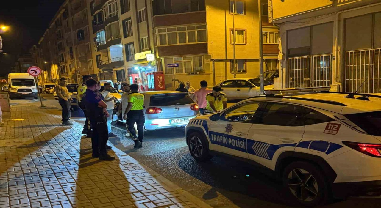 Çorluda abart egzozlu aracın alkollü sürücüsü bekçilere yakalandı, 20 bin 889 lira ceza kesildi