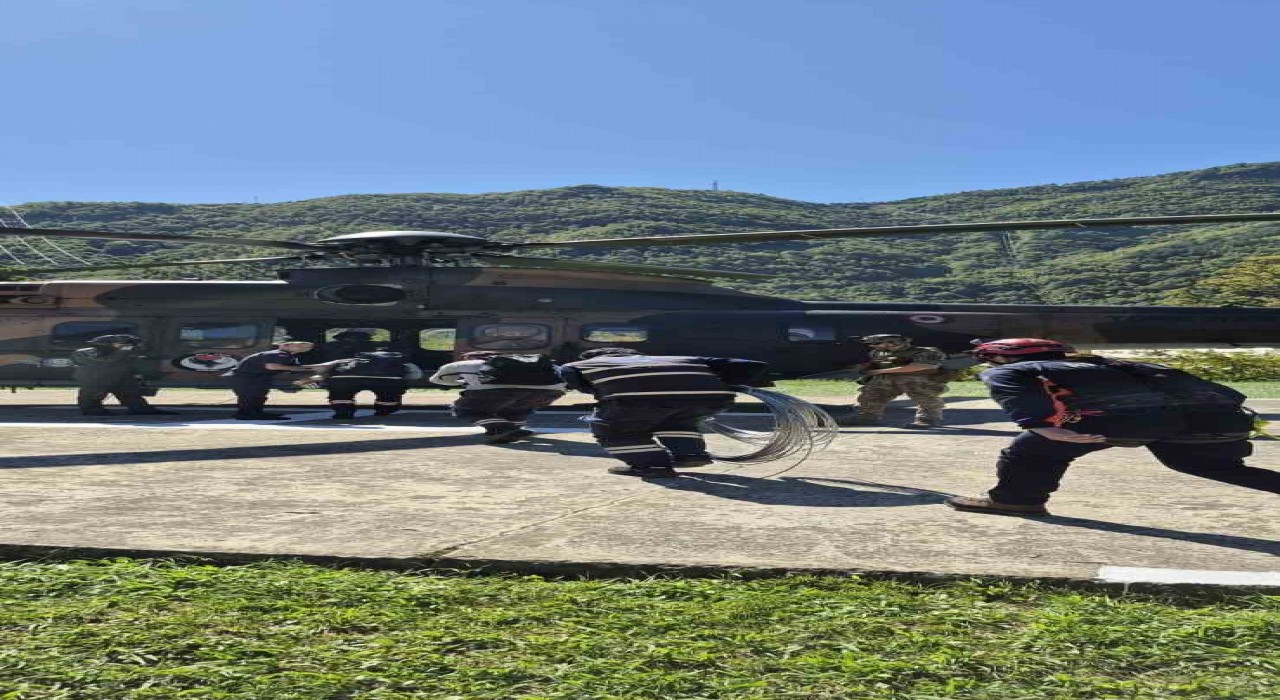 Çoruh Edaştan sel felaketinin yaşandığı Artvinin dağ köylerine helikopterle müdahale